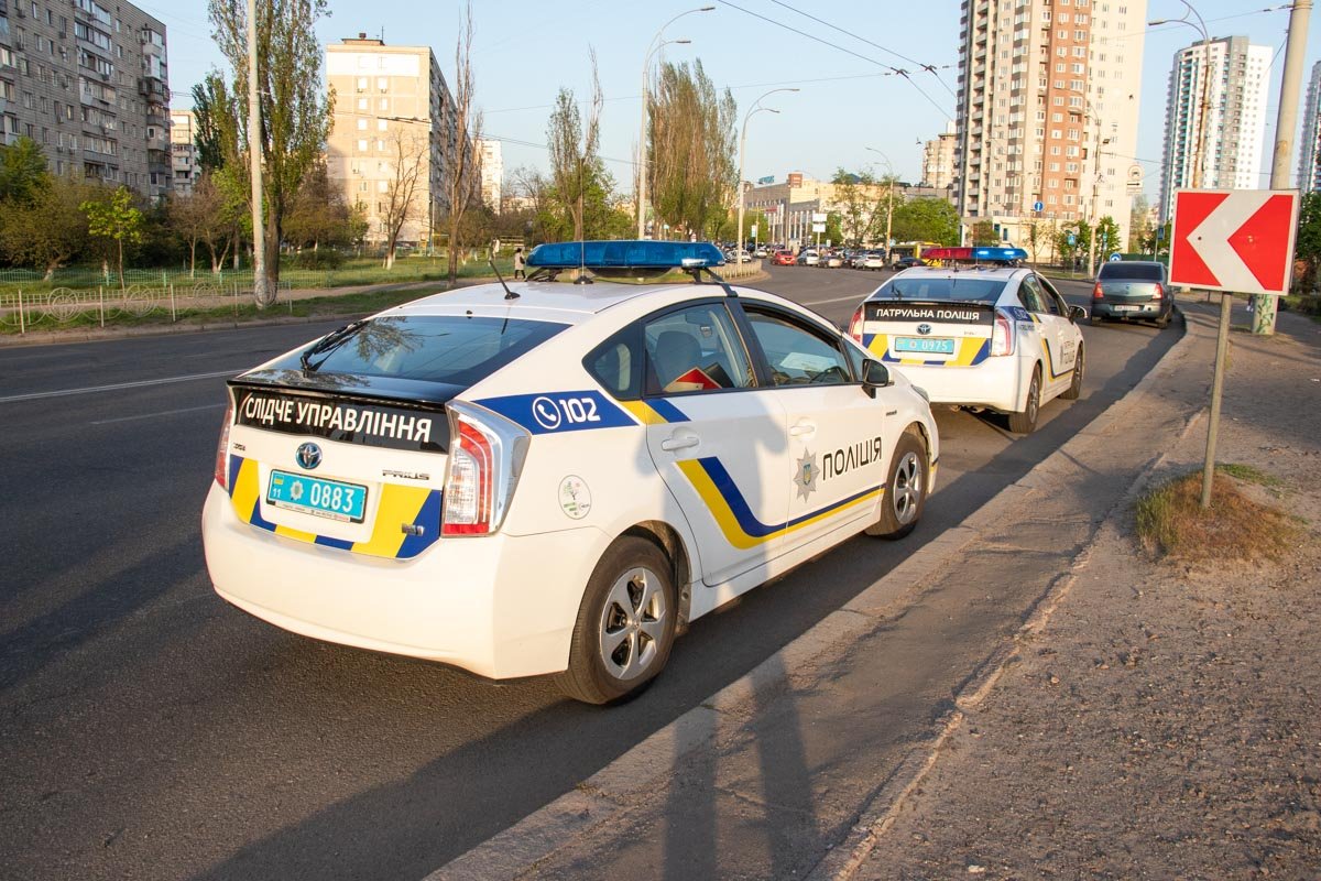 На месте работали экипаж патрульной полиции и следственно-оперативная группа На месте работали экипаж патрульной полиции и следственно-оперативная группа