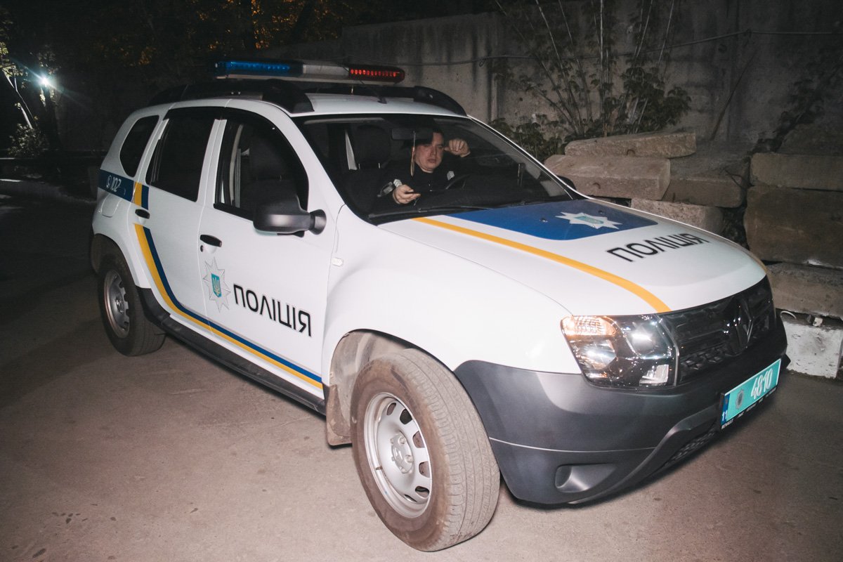 На месте дежурили несколько экипажей полиции. также прибыла следственно-оперативная группа На месте дежурили несколько экипажей полиции. также прибыла следственно-оперативная группа