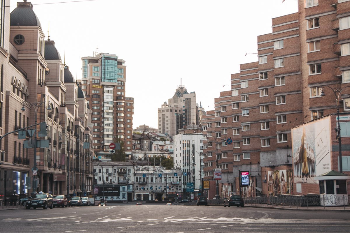 А обычно кажущиеся банальными дома теперь кажутся едва ли "Stairway To Heaven". И в голове сразу же играет знакомый мотив