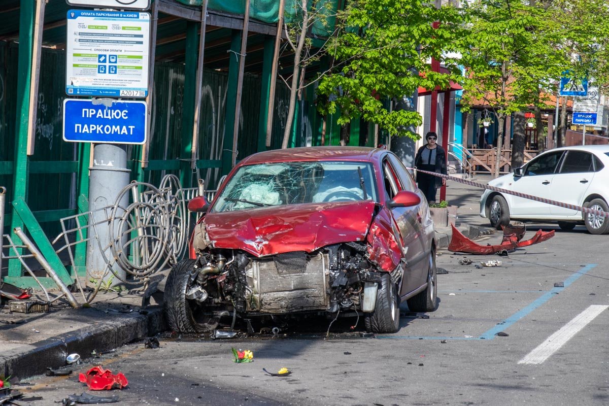 Столкнулись Seat Ibiza и Peugeot 307 Столкнулись Seat Ibiza и Peugeot 307