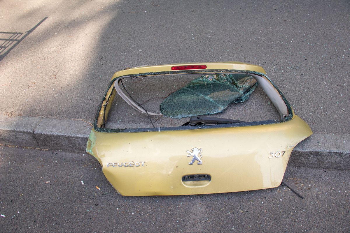 Предварительно, Peugeot ехал вниз по улице Владимирской Предварительно, Peugeot ехал вниз по улице Владимирской