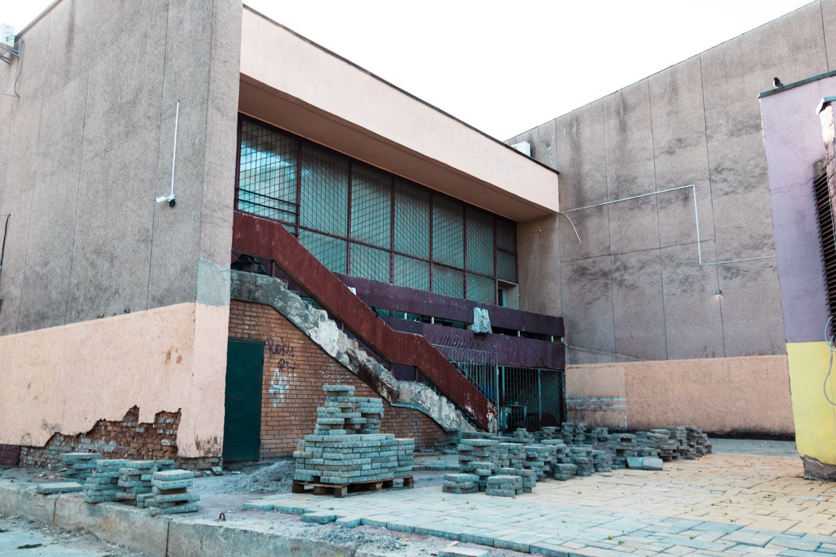 Он находится на Борщаговке по адресу проспект Леся Курбаса, 8 Он находится на Борщаговке по адресу проспект Леся Курбаса, 8