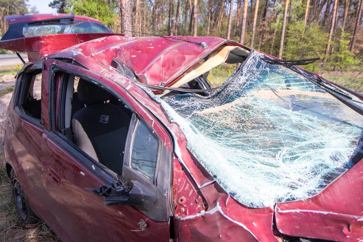 Автомобиль Ravon R2 вылетел с дороги и перевернулся Автомобиль Ravon R2 вылетел с дороги и перевернулся