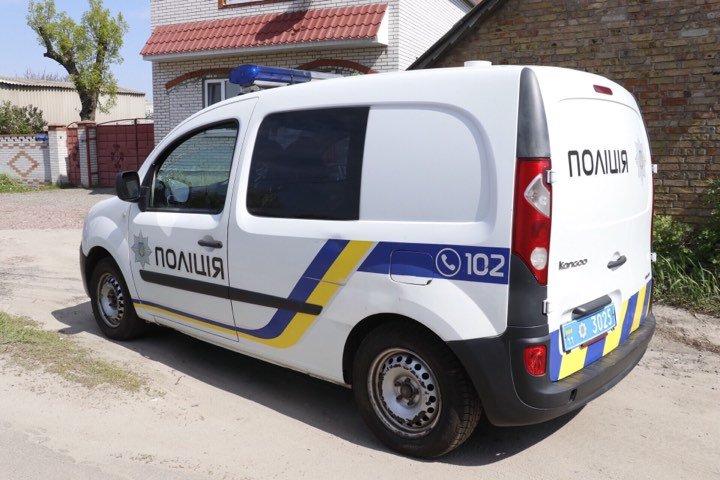 Полиция разыскивает мужчину на темно-синем Opel Astra с номерами АА 5224 ХЄ