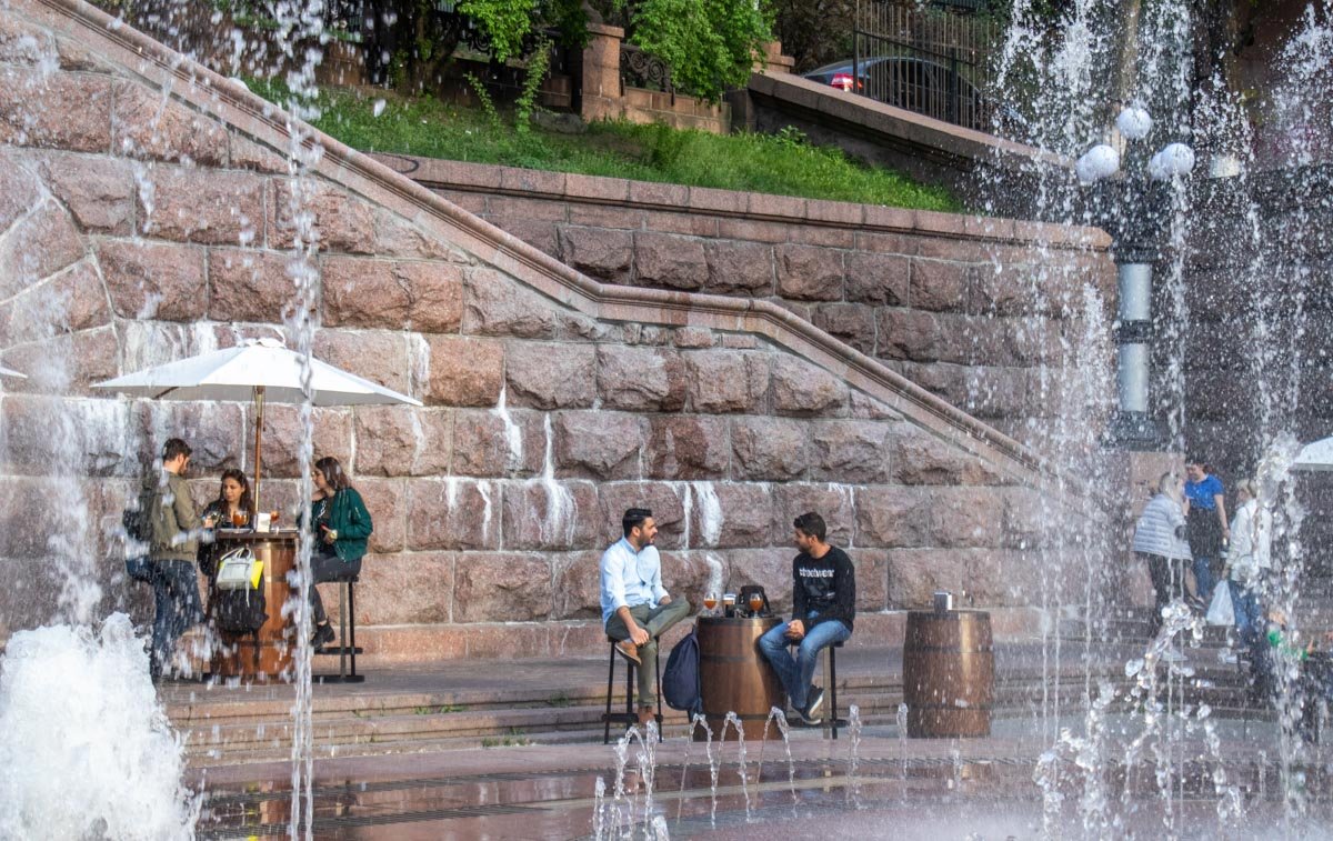 На Крещатике заработали фонтаны 