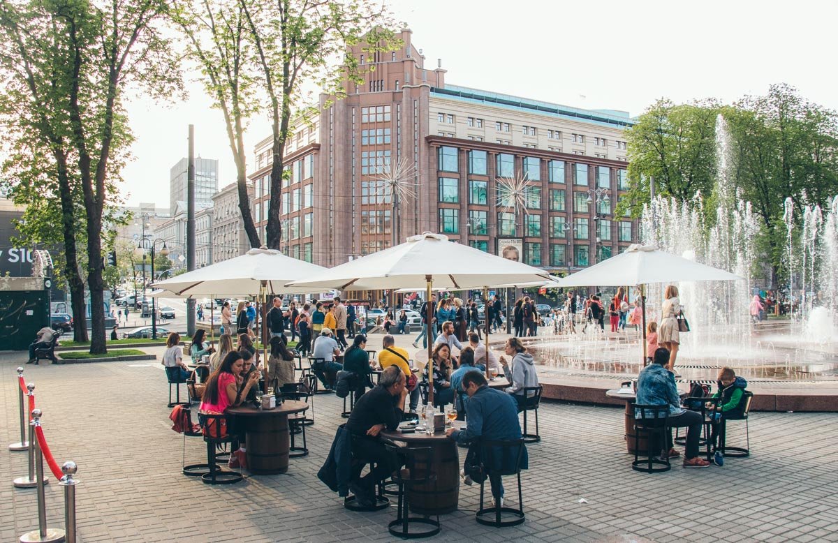 С фонтанами гораздо лучше, правда?