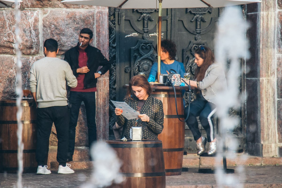 Может устриц?