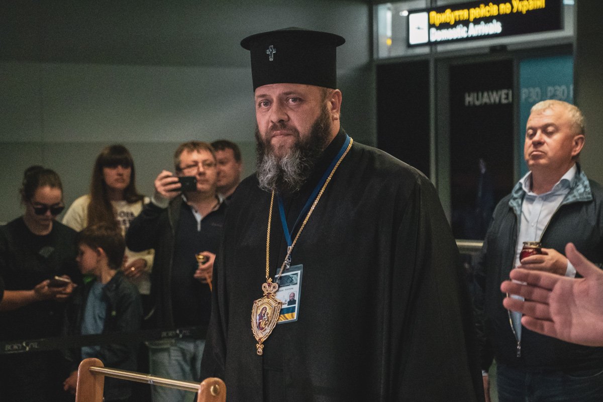 Ммитрополит Михаил доставит «Свет Истинный» в Свято-Михайловский Златоверхий собор, где его передадут настоятелю УПЦ митрополиту Епифанию