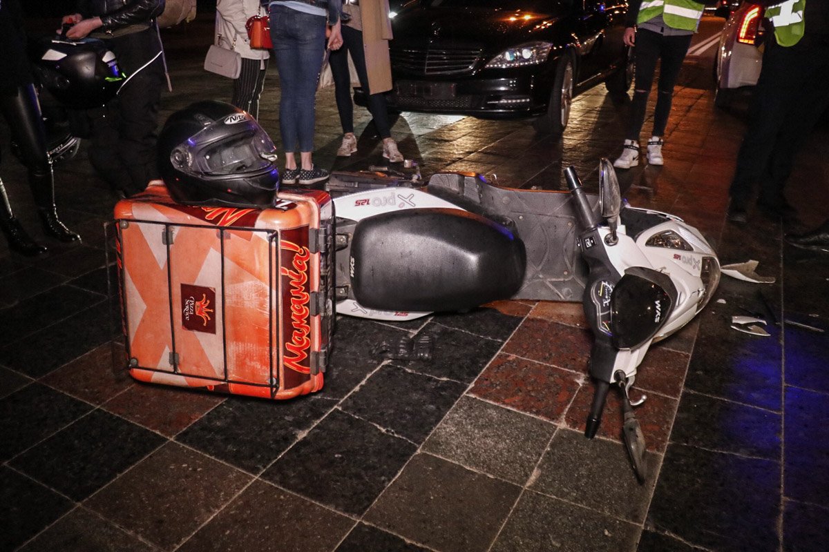 Предварительно, скутер выехал на встречную полосу