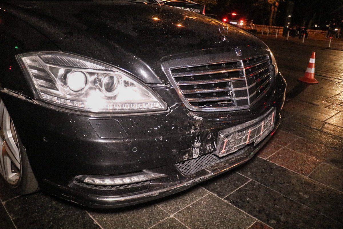 Обстоятельства ДТП выясняют правоохранители 