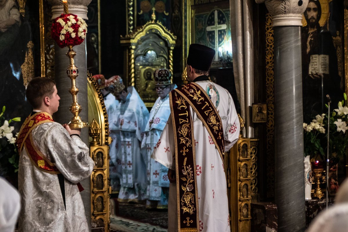 Придерживаясь тысячелетних традиций Придерживаясь тысячелетних традиций