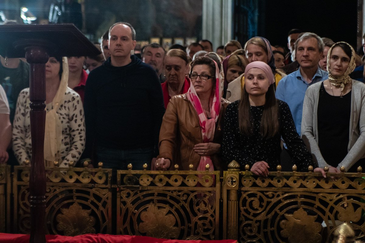 Народ в ожидании Народ в ожидании