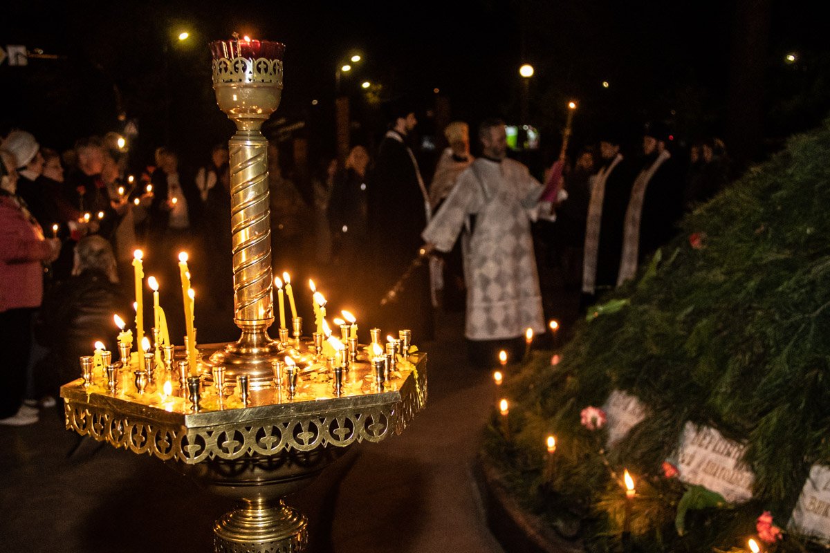 Участники ликвидации и люди, пострадавшие от аварии, собрались на поминальный молебен, чтобы почтить память тех, кто погиб в результате катастрофы Участники ликвидации и люди, пострадавшие от аварии, собрались на поминальный молебен, чтобы почтить память тех, кто погиб в результате катастрофы