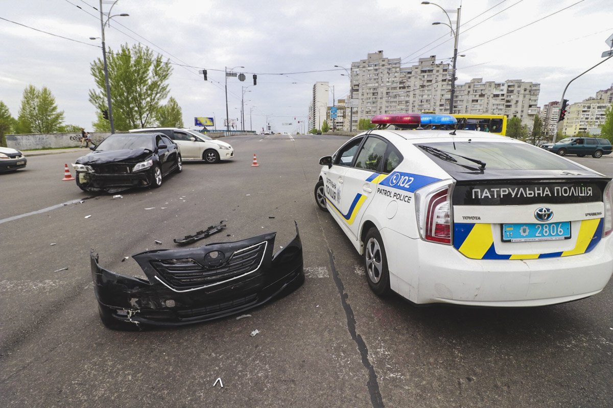 На перекрестке улиц Драйзера и Бальзака произошла авария с участием двух автомобилей На перекрестке улиц Драйзера и Бальзака произошла авария с участием двух автомобилей