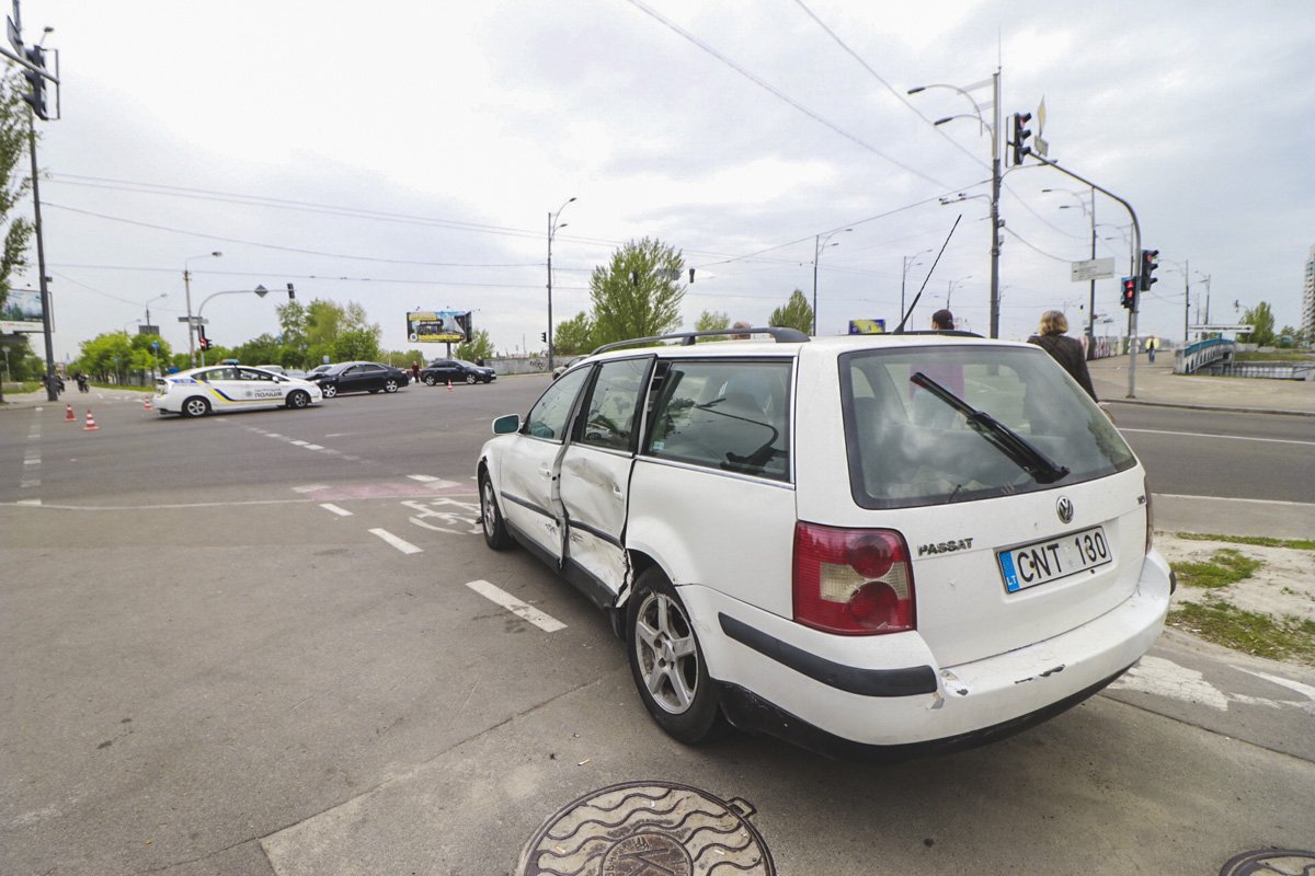 От удара мужчина, который сидел за рулем «немца», получил многочисленные ушибы, его госпитализировали От удара мужчина, который сидел за рулем «немца», получил многочисленные ушибы, его госпитализировали