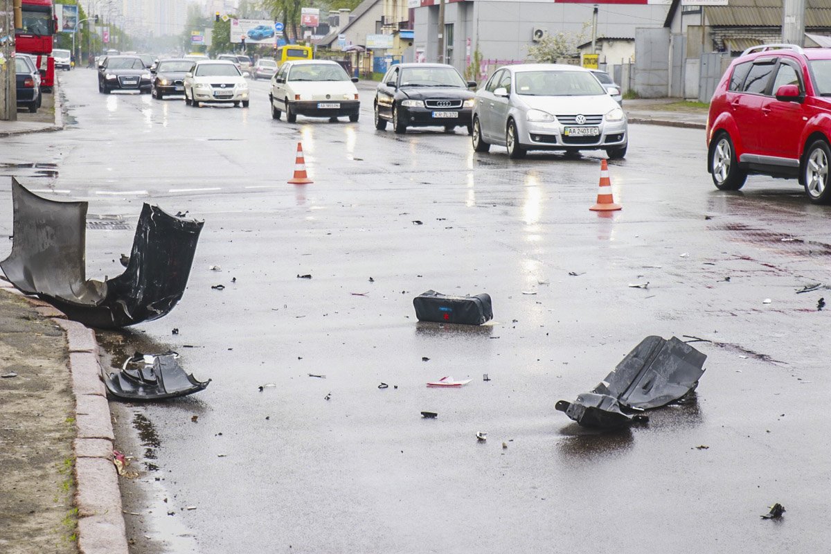 На Харьковском шоссе столкнулись Suzuki и Fiat На Харьковском шоссе столкнулись Suzuki и Fiat