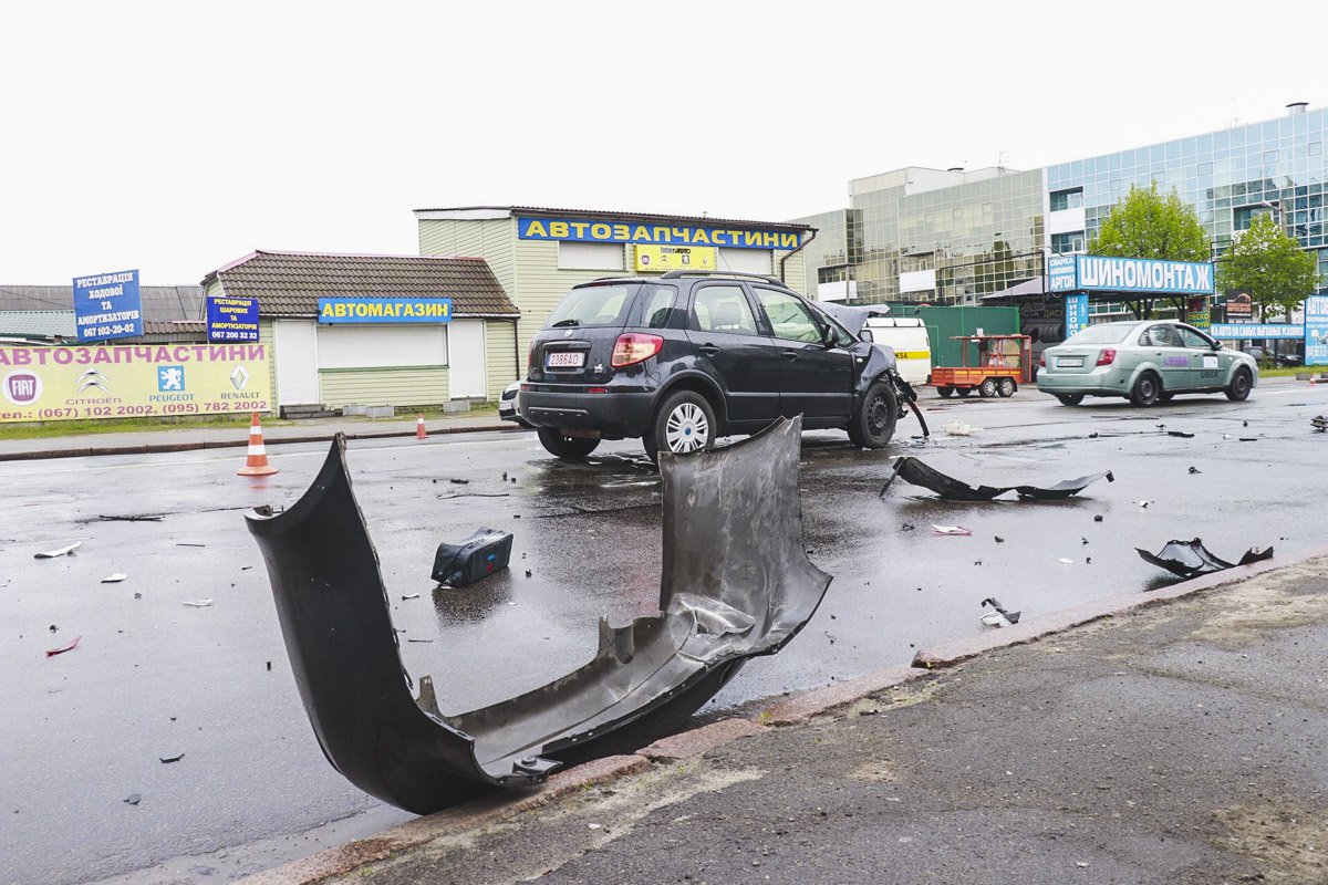 Сотрудники полиции сообщили, что Fiat двигался по Харьковскому шоссе в сторону проспекта Николая Бажана Сотрудники полиции сообщили, что Fiat двигался по Харьковскому шоссе в сторону проспекта Николая Бажана