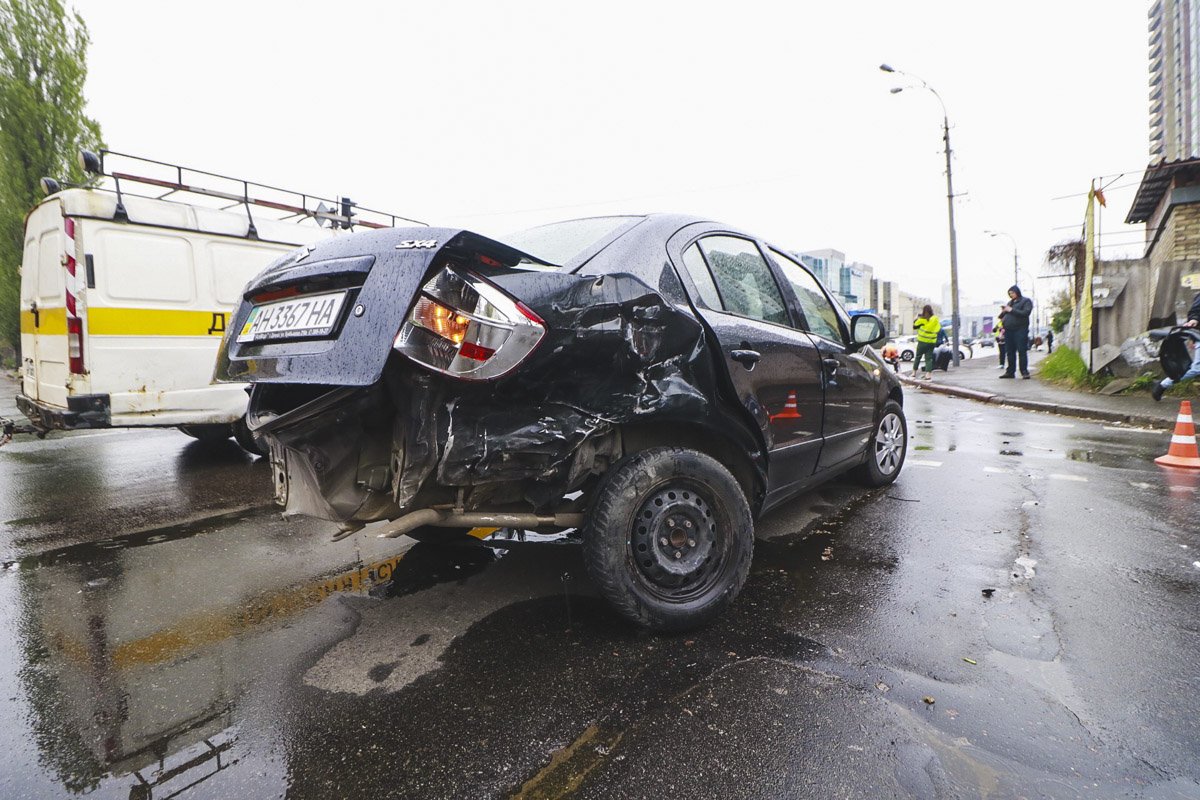 Последствия аварии убирали сотрудники дорожной службы Последствия аварии убирали сотрудники дорожной службы