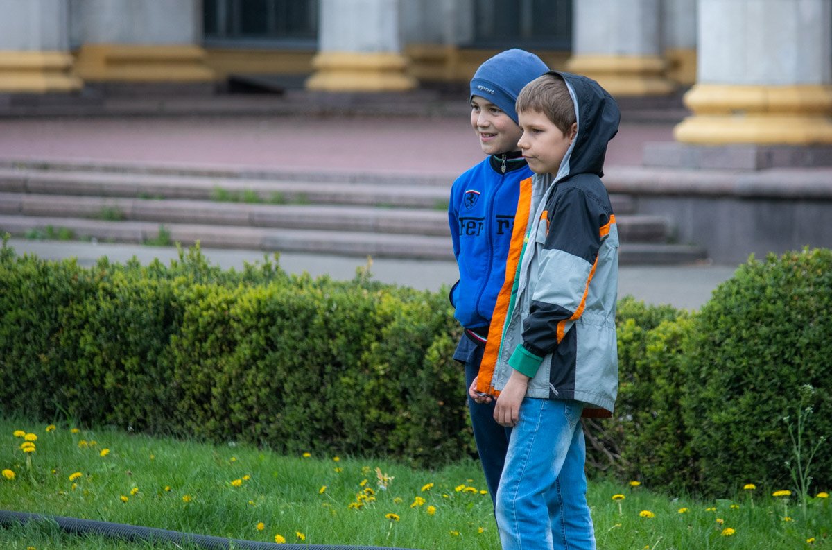 Ты видел, какие у этой девочки косички красивые? Ты видел, какие у этой девочки косички красивые?