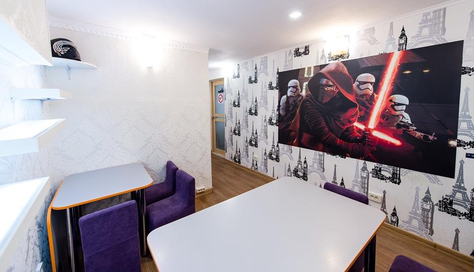 Большой магазин настольных игр и моделирования разместился на двух этажах