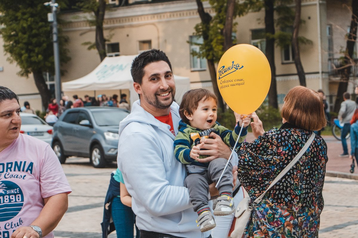 Многие пришли со своими детьми и внуками