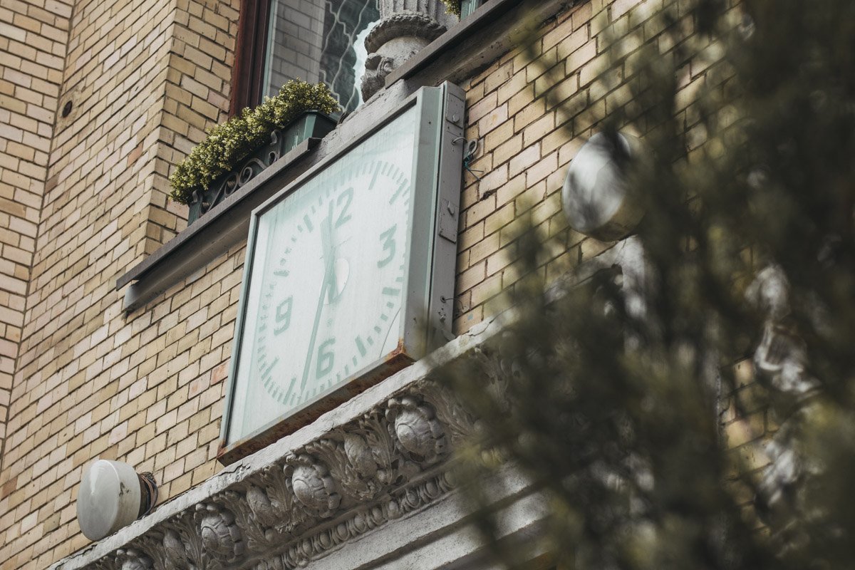 Но стоит отойти подальше от нахоженных в обычные дни троп - все сразу же начинает играть другими красками