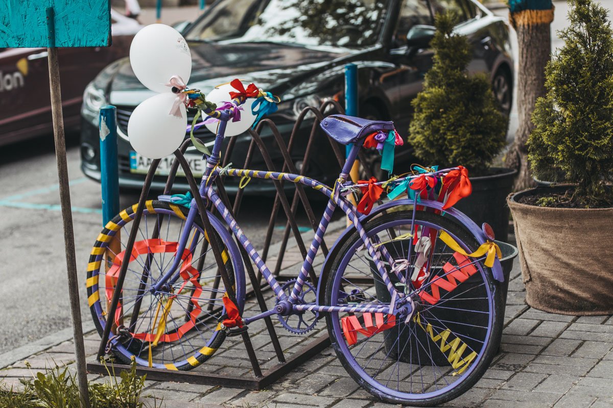 А уж такой велосипед и в более солнечную погоду может порадовать и повеселить. Что уж говорить о ситуации, когда вокруг балом правит серость