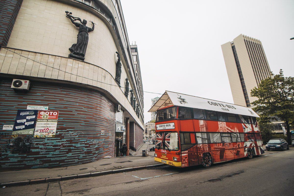 Помимо города контрастов, Киев еще и город-хамелеон. Хочешь - лови улочку в стиле старого-доброго Лондона