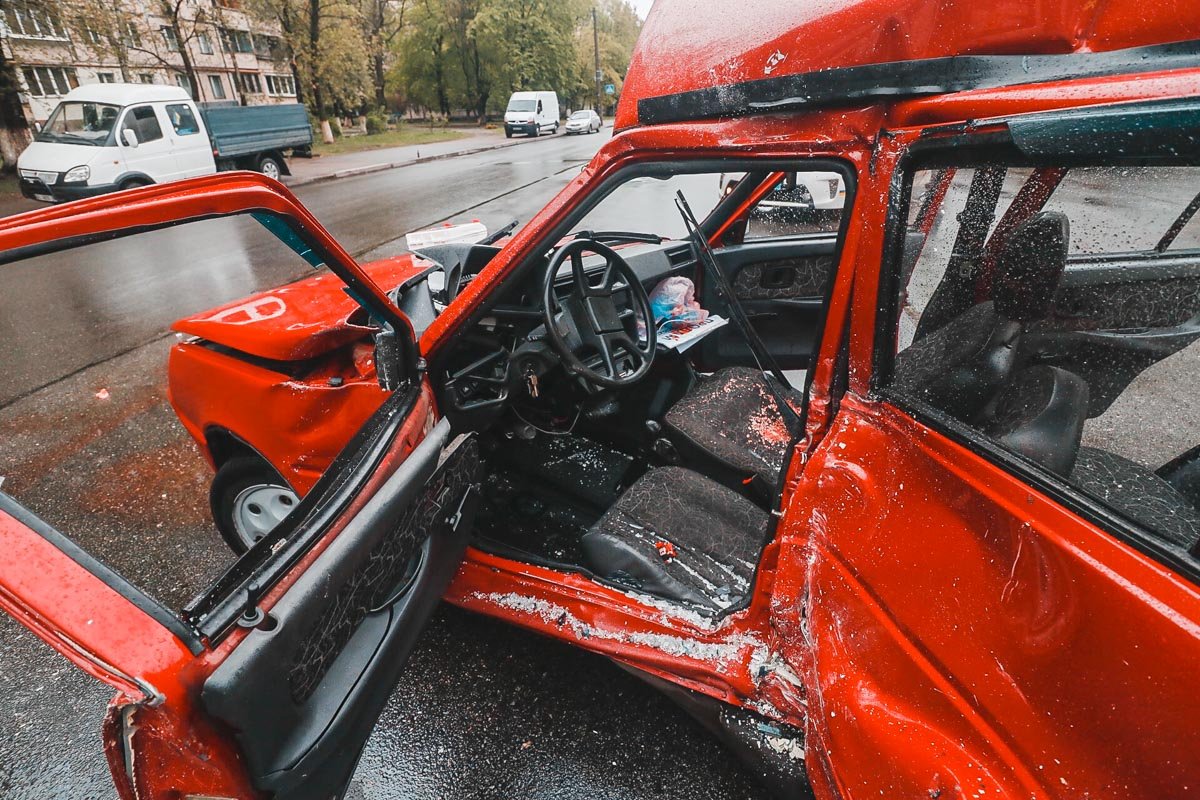 В частности, пока неизвестно, двигалась ли "Славута" параллельно маршрутке или выезжала с улицы Петра Куренного В частности, пока неизвестно, двигалась ли "Славута" параллельно маршрутке или выезжала с улицы Петра Куренного