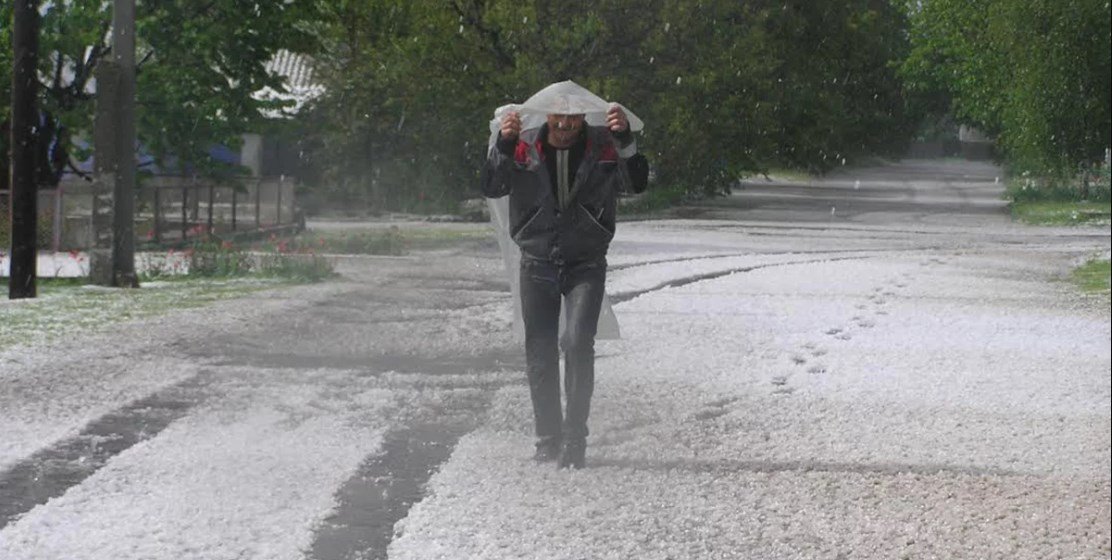 Плохая погода налетела на территорию Украины максимально внезапно и, как всегда, не вовремя