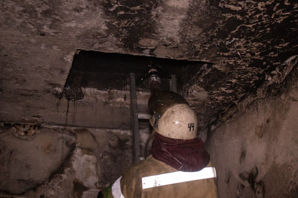 Из-за пожара из дома эвакуировали жильцов