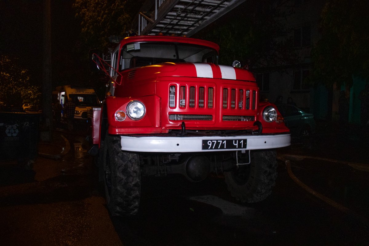 На месте работало около 8 единиц основной и специальной техники