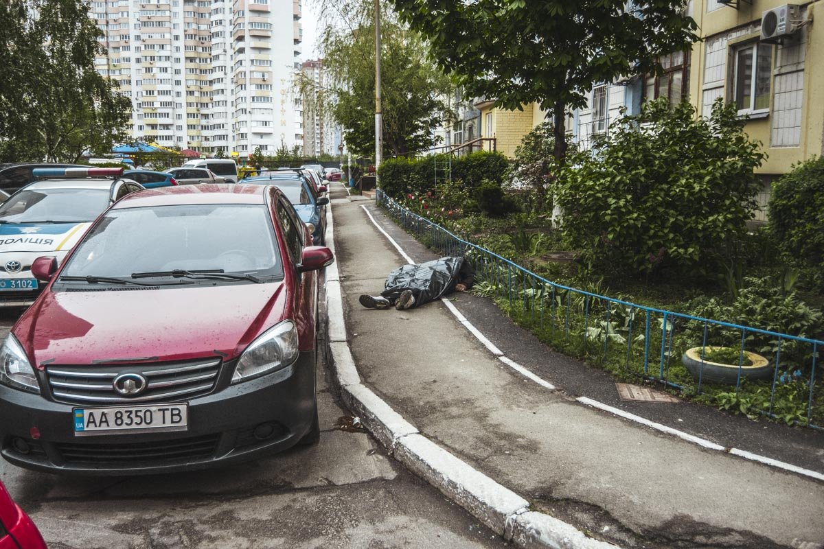 Мужчина только вчера отметил день рождения Мужчина только вчера отметил день рождения