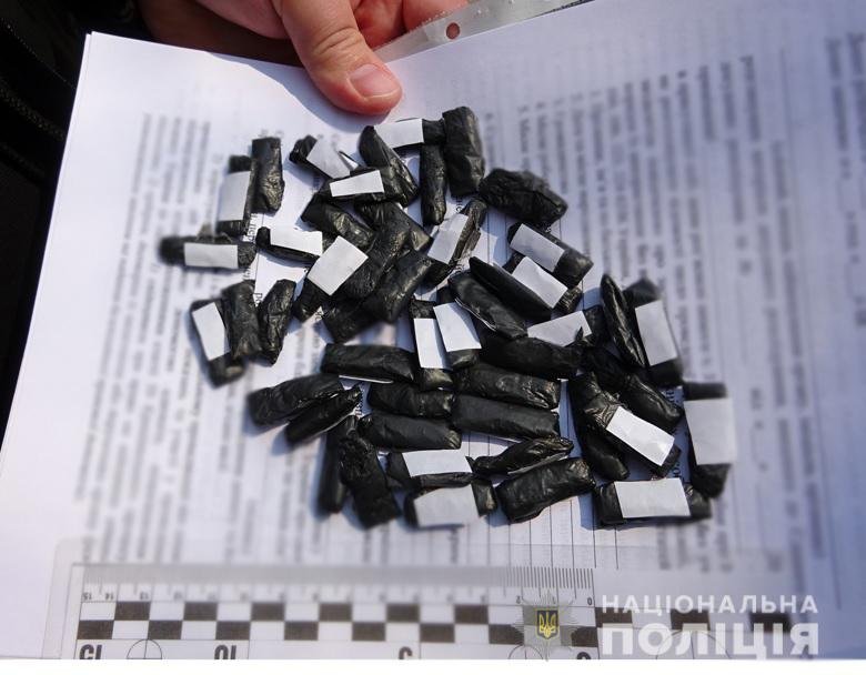 20-летний парень самостоятельно отдал свой ценный груз правоохранителям