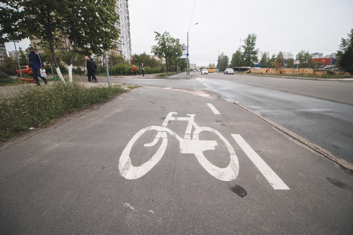 Теперь жители Троещины могут гонять на великах и не бояться сбить людей
