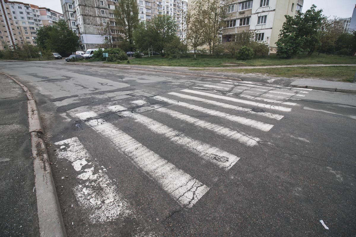 Разметку и зебру тоже пора бы обновить