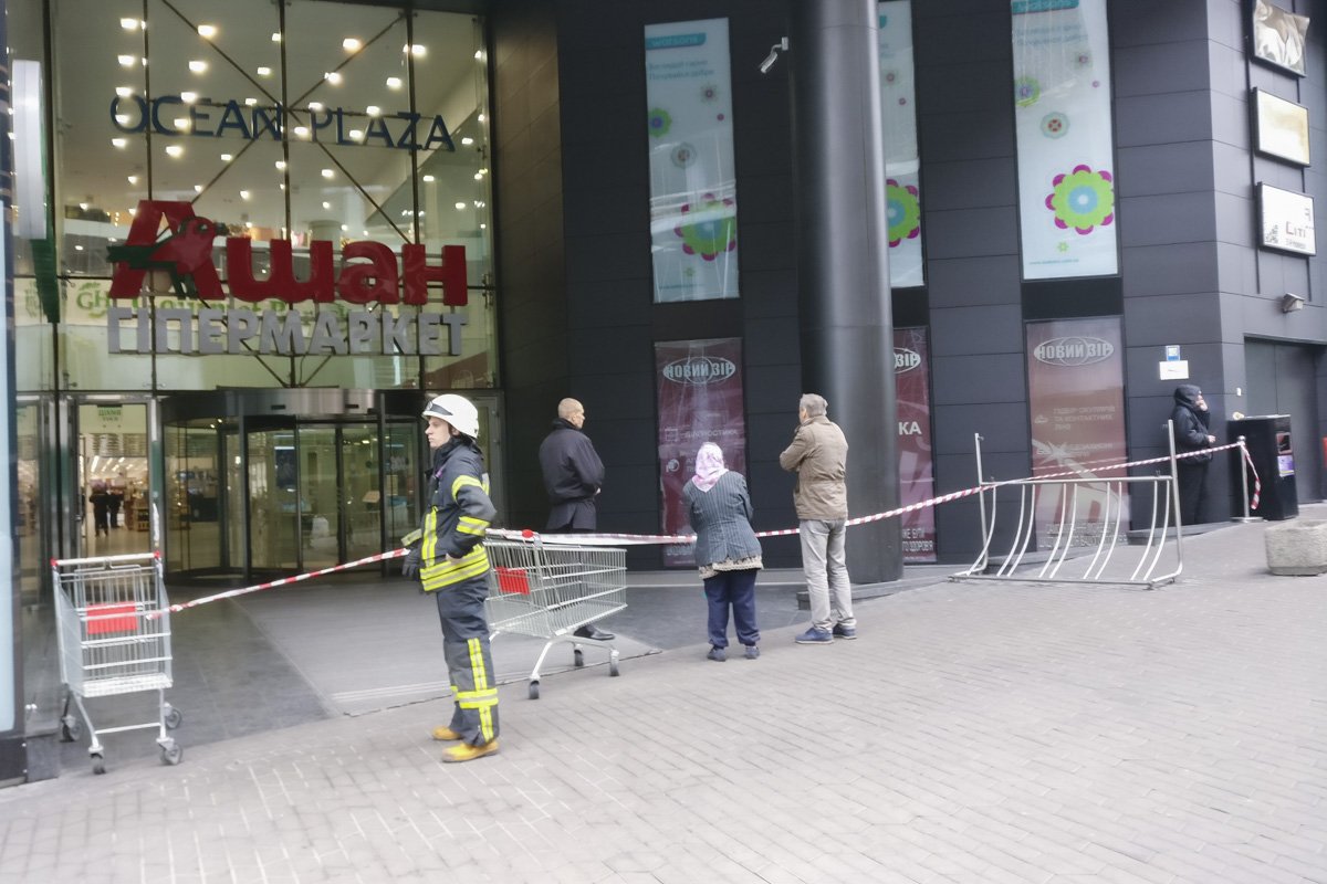 Правоохранители получили вызов о том, что в здании находится взрывчатка