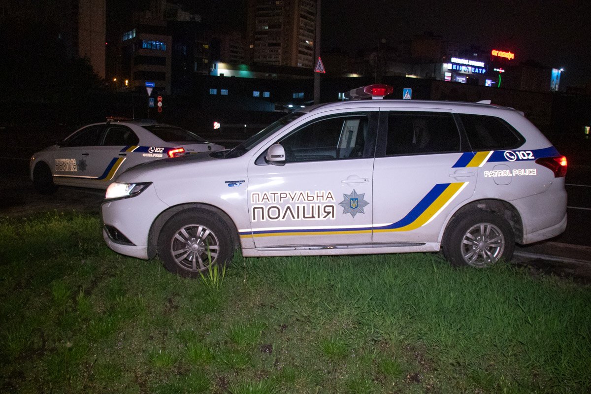 На месте работали несколько экипажей полиции