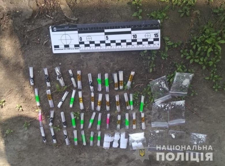 В Деснянском районе Киева полиция задержала мужчину за изготовление и хранение наркотиков В Деснянском районе Киева полиция задержала мужчину за изготовление и хранение наркотиков