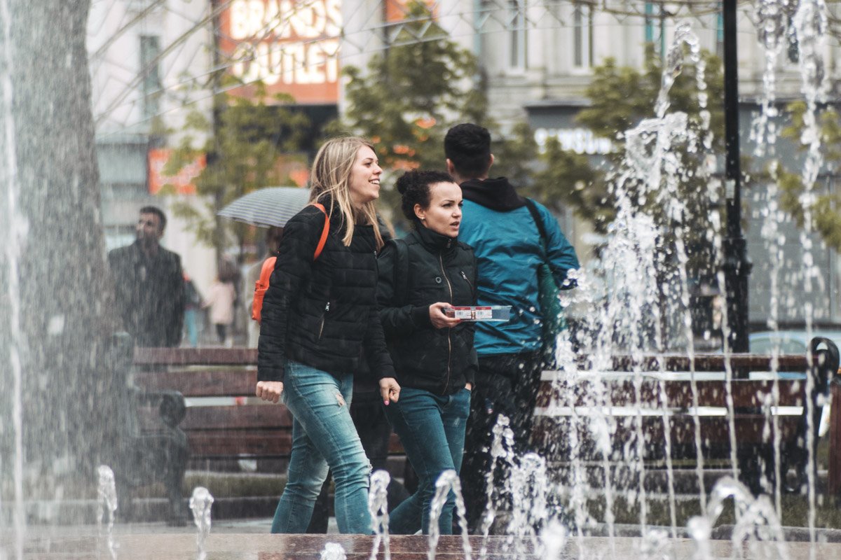 Улыбка светит намного ярче, чем солнце