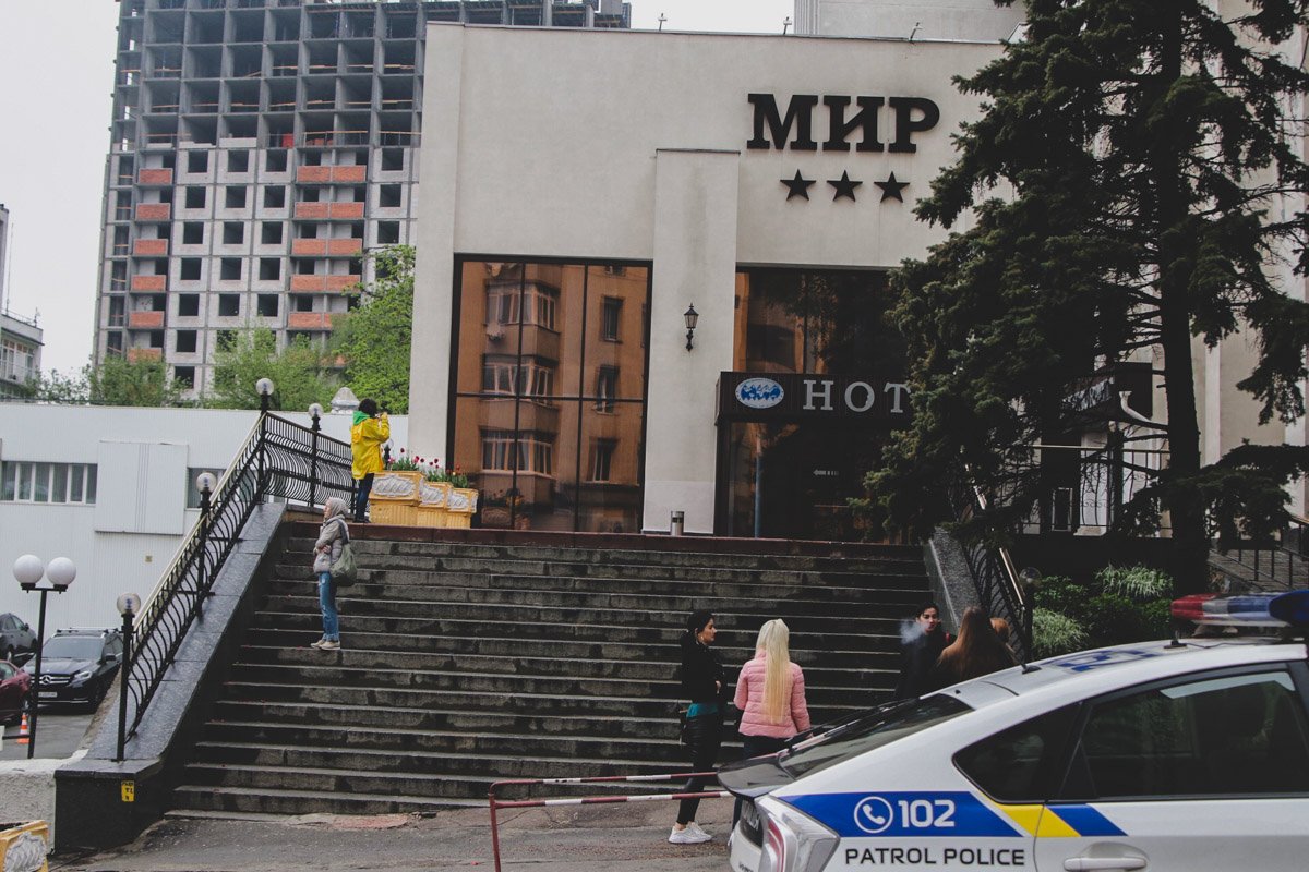 Во вторник, 2 апреля, в Киеве "заминировали" гостиницу "Мир", которая находится по адресу Голосеевский проспект, 70