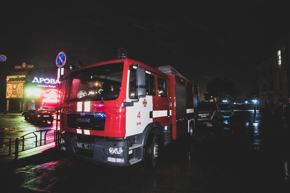 Сообщение о возможной угрозе поступило на линию экстренных служб около 3:00