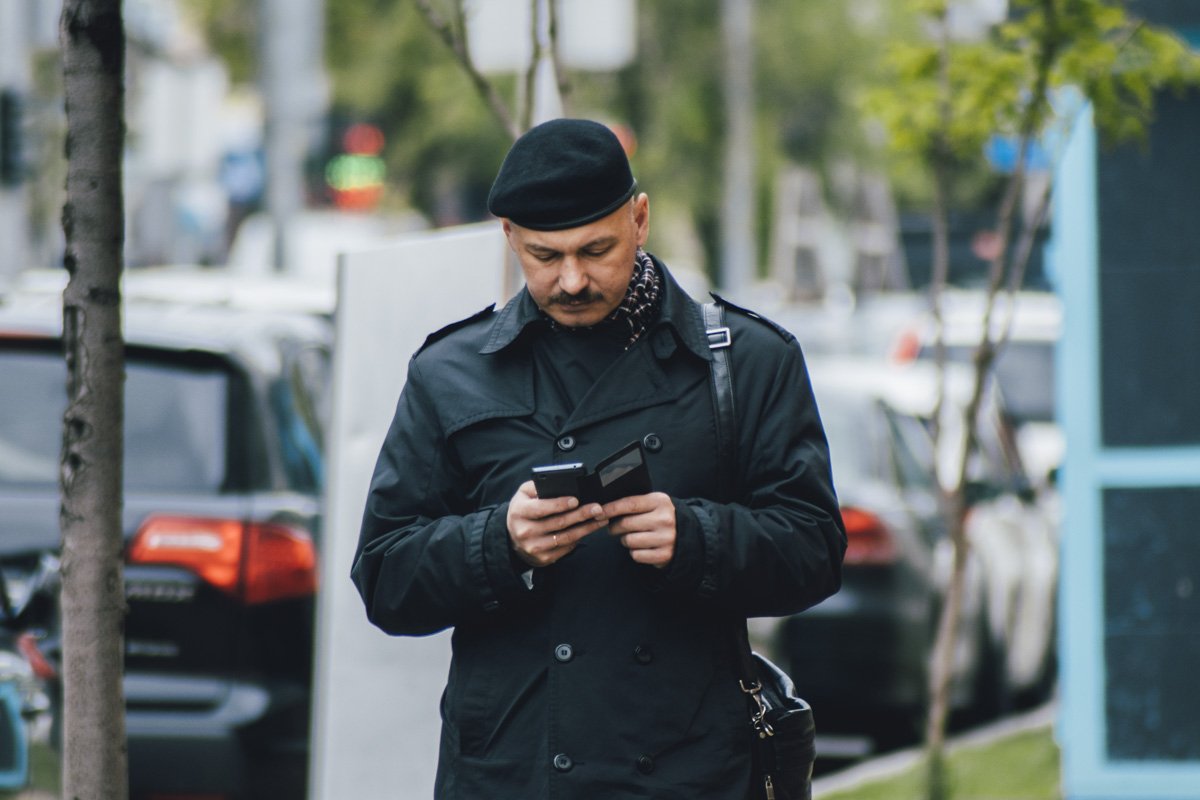 Сейчас сделаю селфи в стильном берете Сейчас сделаю селфи в стильном берете