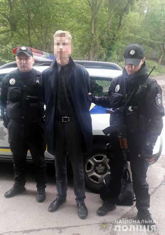 Мужчина хотел продать часы в интернете, нашел потенциального покупателя, который при личной встрече напал на него с ножом Мужчина хотел продать часы в интернете, нашел потенциального покупателя, который при личной встрече напал на него с ножом