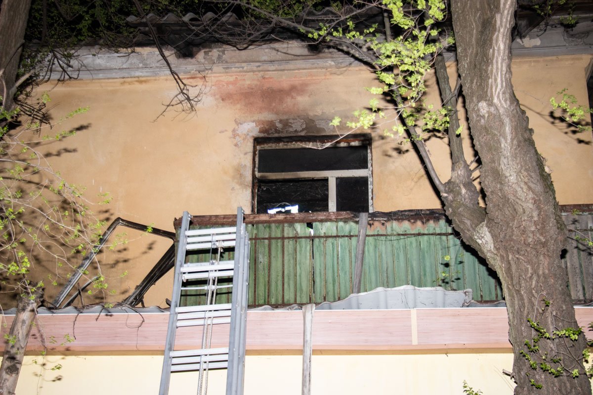 Пока неизвестно, что стало причиной пожара, так как во время возгорания в квартире никого не было