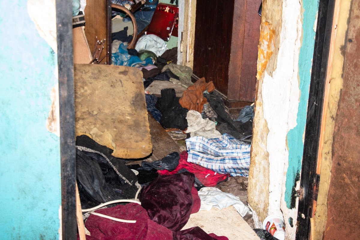 Живет в данной квартире женщина с психическими расстройствами