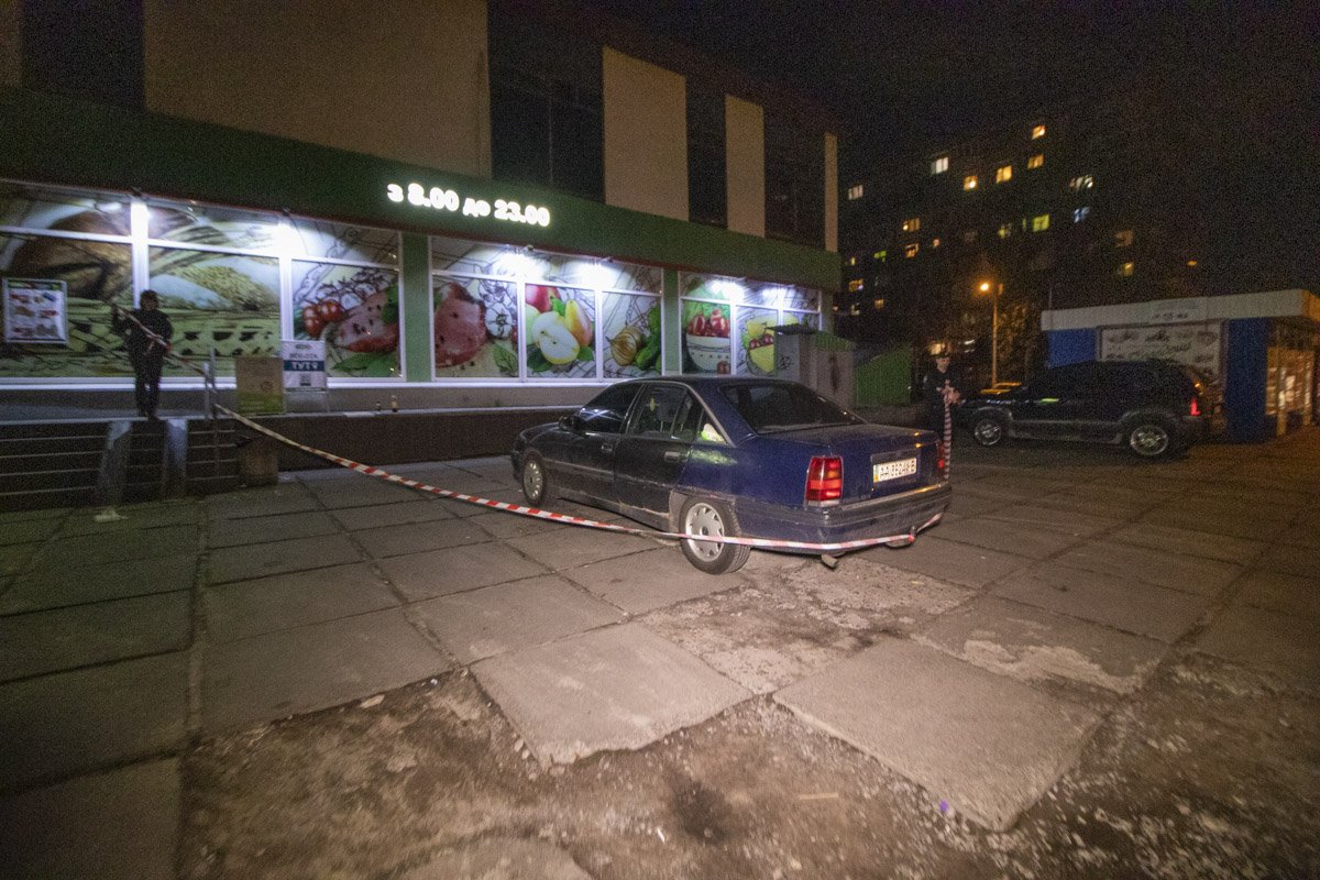 В четверг, 2 апреля, в Киеве на улице Березняковской, 36 рядом с супермаркетом задержали пьяного мужчину с гранатой