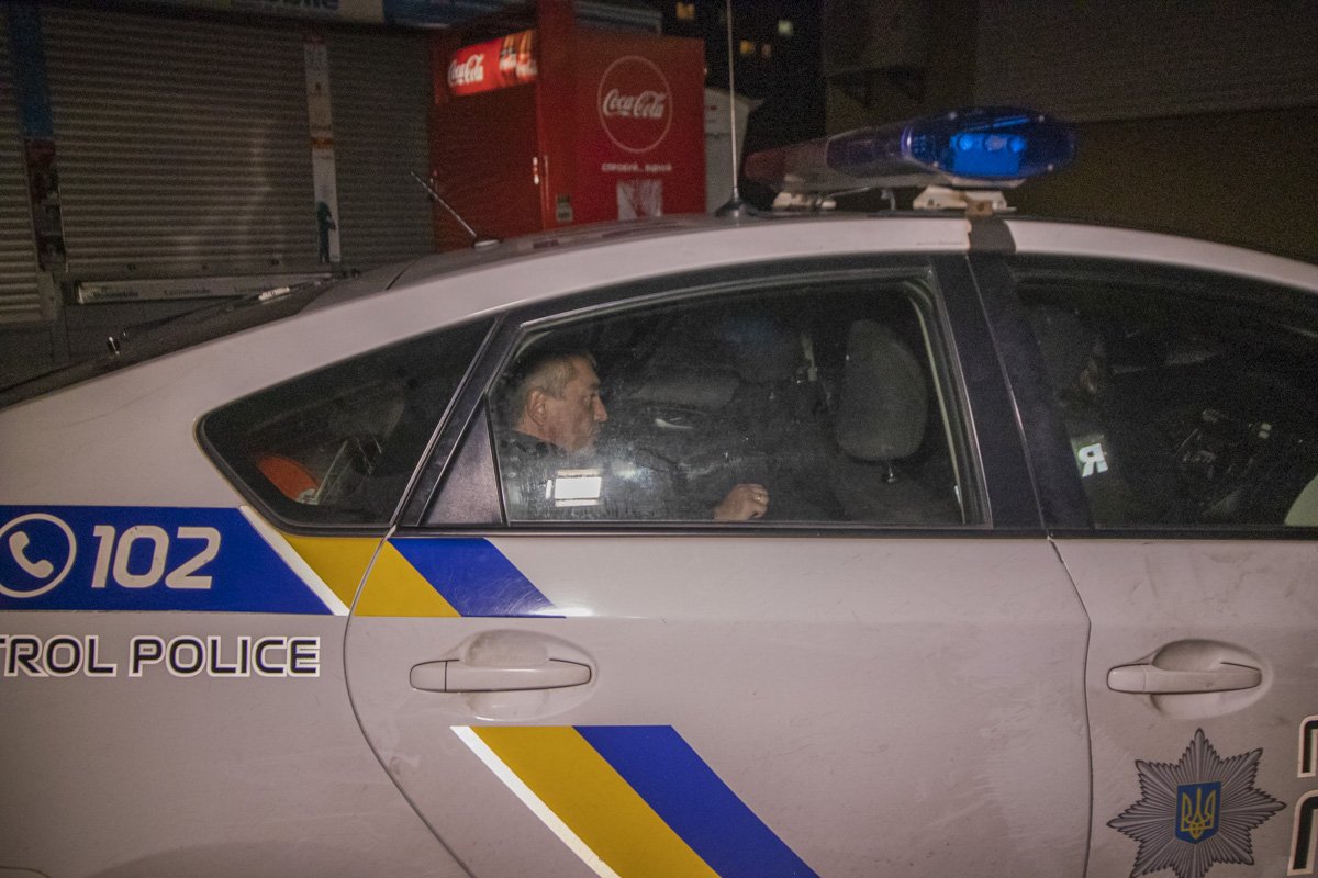 На месте работали патрульные, следственно-оперативная группа и взрывотехники, мужчину задержали