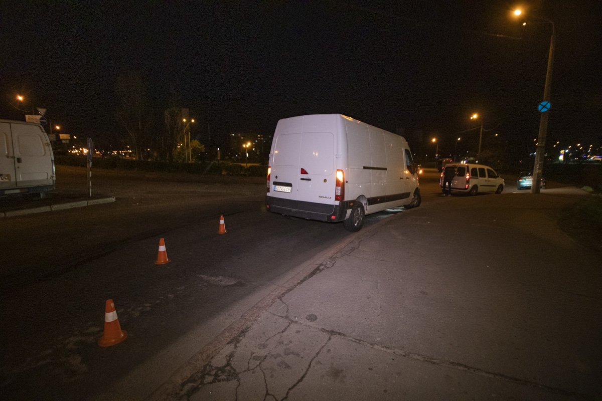 Но парень появился на дороге внезапно, хотел быстро перебежать дорогу, поэтому мужчина не заметил пешехода и наехал на него