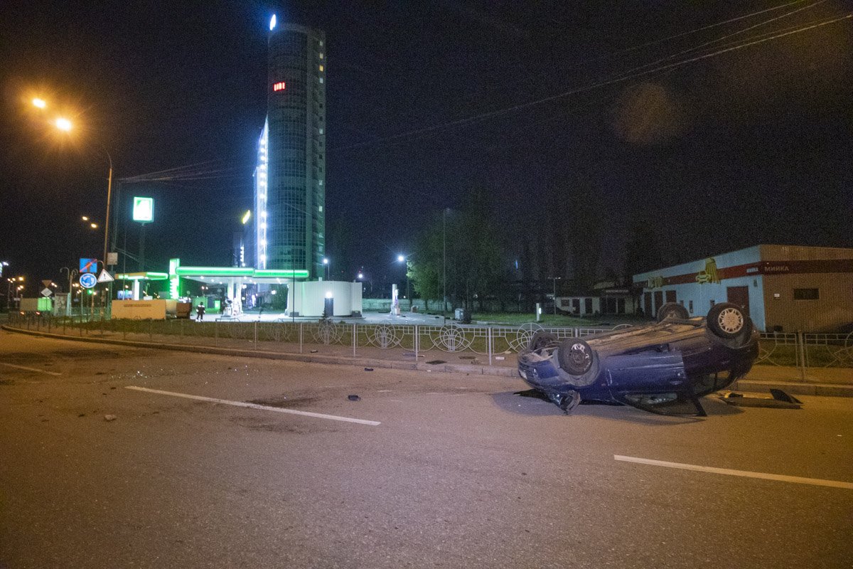 В пятницу, 3 апреля, рядом со станцией метро «Бориспольская» произошла авария с участием двух автомобилей